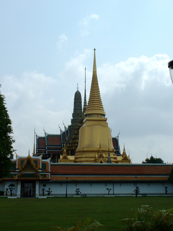 Giant Chedi at the Royal Palace