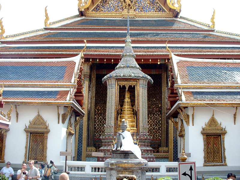 At Wat Phra Kaeo